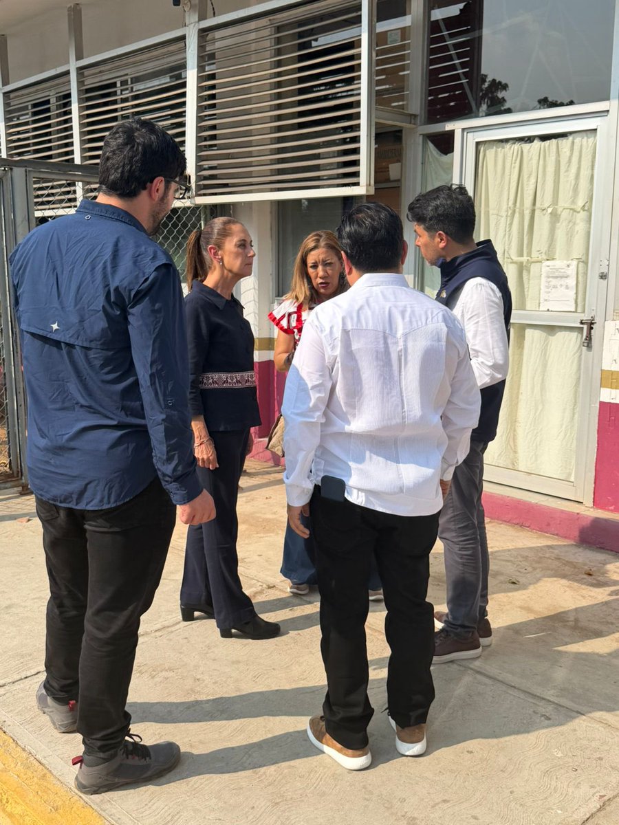 Por instrucciones del Gobernador <a href="/salomonj/">Salomón Jara Cruz</a>, el secretario de Gobierno, <a href="/jesusromerooax/">Jesús Romero (El Mero Mero)</a>, acompaña a la Presidenta <a href="/Claudiashein/">Claudia Sheinbaum Pardo</a> en su recorrido por el Istmo, para atender de manera personal a las víctimas del accidente ferroviario suscitado el día de ayer.

El titular de la