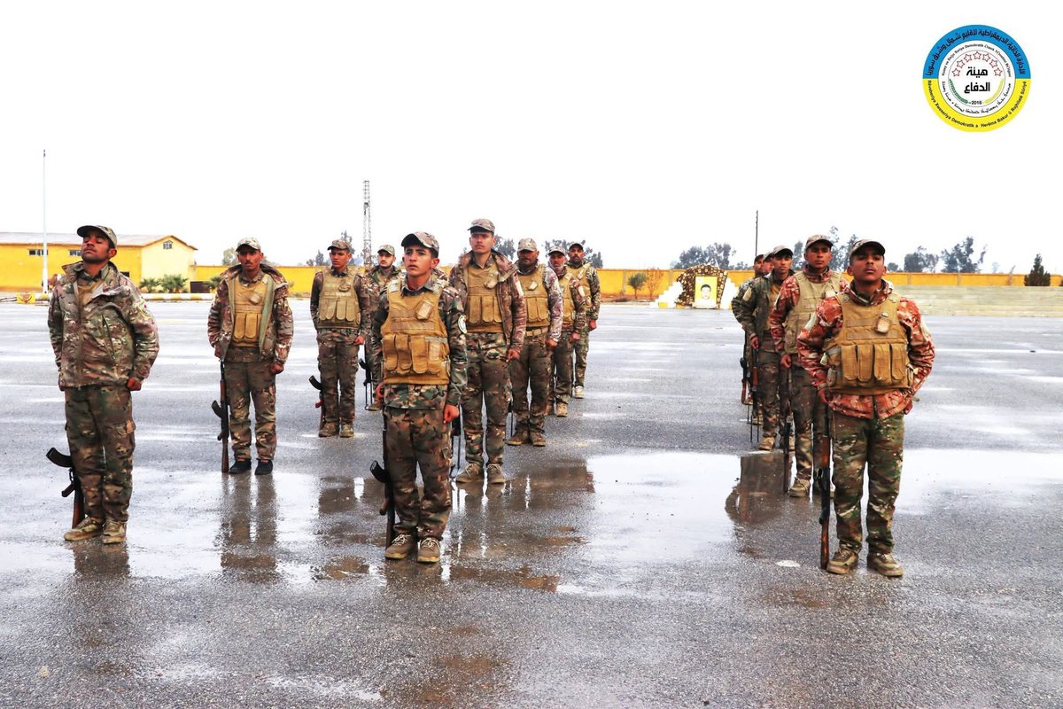 huseyinbozan's tweet photo. Terör örgütü YPG/SDG'nin yayınladığı mezuniyet töreni görüntülerinde çocukların silah altına alındığı açık ve net bir şekilde görülmektedir. https://t.co/BdEEQHUoJg