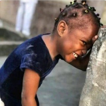 Apart from iphone users and bottle water drinkers, which other people behave as if they have made it in life?😂

Drop them down lets see 👇🏾