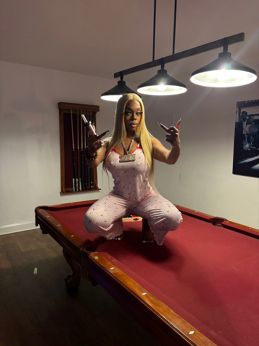 Eat me through the pjs daddy 👅

onlyfans.com/zenondemandd