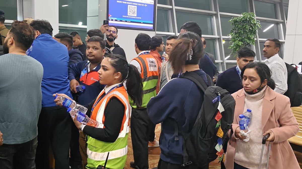 Delhi Airport tweet media
