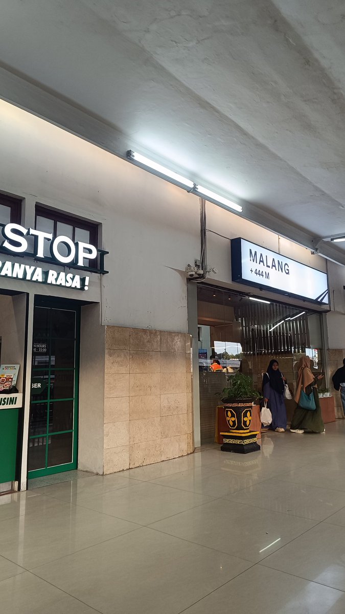 zonefun0's tweet image. yeay akhirnya bisa pergi dari malang bentar🤭