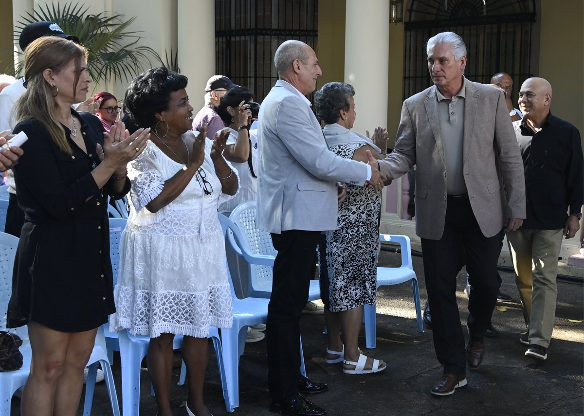 PresidenciaCuba's tweet photo. 🇨🇺| Para celebrar el aniversario 65 del Instituto Cubano de Amistad con los Pueblos, tuvo lugar en la tarde de este lunes, en la sede de esa organización cuya esencia es la solidaridad, un acto político que contó con la presencia del Presidente @DiazCanelB.

🧵 https://t.co/5jA5lXON1g