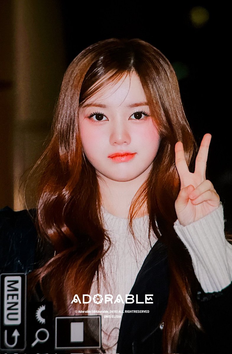 Pinch cheeks 🤏 #UNIS #유니스 #ELISIA #엘리시아