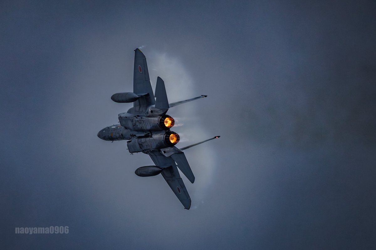 おはようございます☀
今日夜勤を行けば年始は休みです😇
全然年末感が湧かないですが…今年も１年ありがとうございました😊

（1月は日勤休みもあるので，いろいろ撮影に行きたい！）
#毎週火曜日はイーグルの日