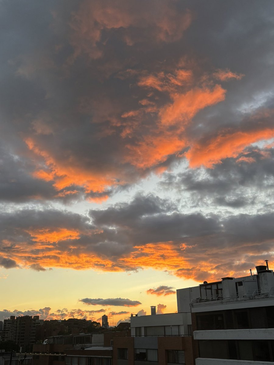 LuisFerVM2017's tweet photo. Ya vieron el cielo? 🤩 https://t.co/egI8WkQFxG