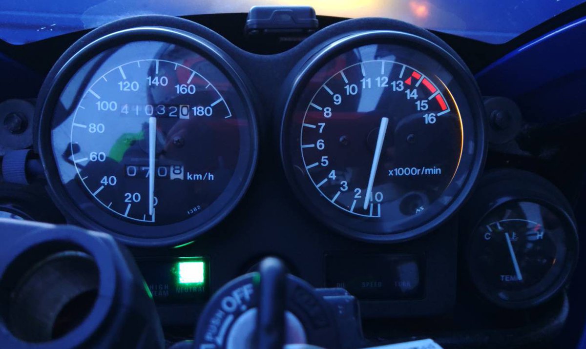 xjrxMHTamYN2ldR's tweet image. #2025年の走行距離
#kawasaki 編
#ZX4 は5,899km。
毎年5,000km以上コンスタントに走れてる。

#ZX11 は約1,000km(最終的に94900くらい)
実質半年でしたが少なかったなぁ(T_T)
春の讃岐うどんツーリングは直前トラブルで
ZX-4に譲ったのが大きい。