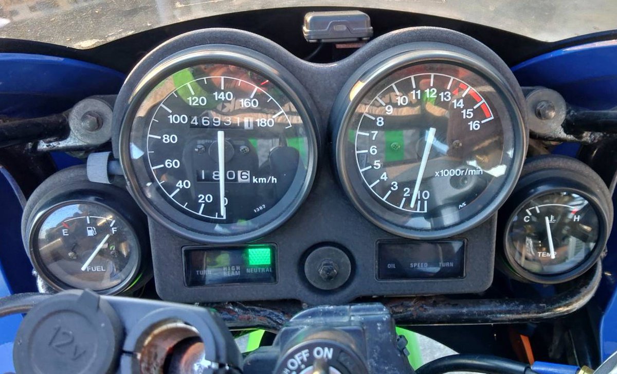 xjrxMHTamYN2ldR's tweet image. #2025年の走行距離
#kawasaki 編
#ZX4 は5,899km。
毎年5,000km以上コンスタントに走れてる。

#ZX11 は約1,000km(最終的に94900くらい)
実質半年でしたが少なかったなぁ(T_T)
春の讃岐うどんツーリングは直前トラブルで
ZX-4に譲ったのが大きい。