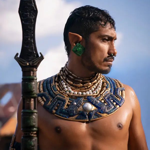 screentime's tweet photo. Ryan Coogler says 'BLACK PANTHER: WAKANDA FOREVER' was originally a father-son story before Chadwick Boseman passed 

"It was a 180 page draft... it was this thing called the Ritual of Eight when a prince is eight years old he has to go spend eight days in the bush with his father... the prince has to listen and do everything that's asked of him by his father... during the course of those eight days, Namor launches an attack..." 

(via: Happy Sad Confused)