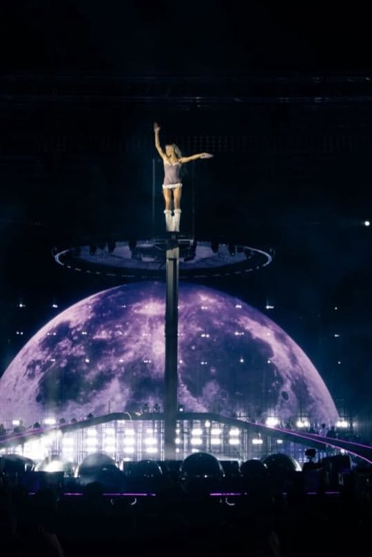 TeffStoessel's tweet photo. “Una voz dice cree en lo que haces, no pares, no pares” 💗 https://t.co/JNjCkrZzFH