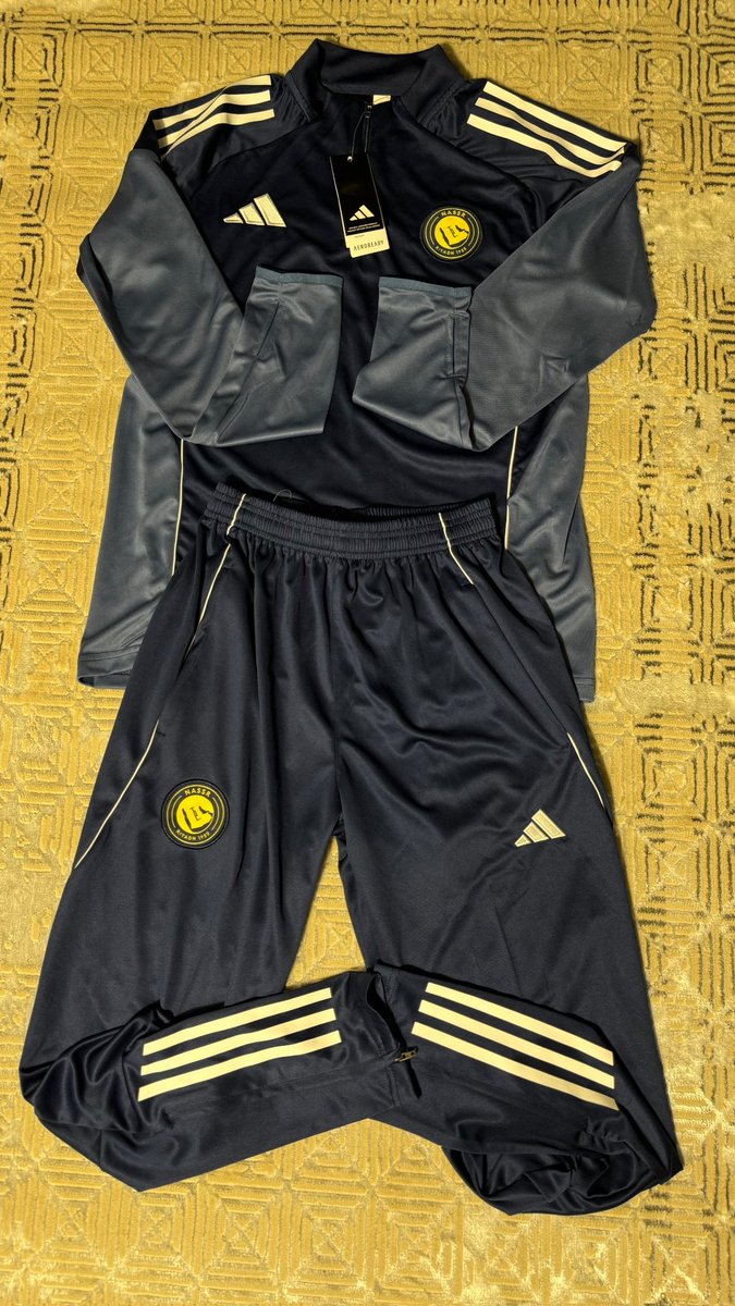 lyllq9's tweet photo. طقم سويتر النصر الجديد 2026 لون اسود للجماهير متوفر جميع المقاسات للكبار والصغار مع خيار طباعة الاسم والرقم خلف السويتر حسب الطلب تسوق الآن من متجر دار الفخامة #النصر #النصر_الاتفاق #نادي_النصر #سويتر https://t.co/ESPtlLhiHV