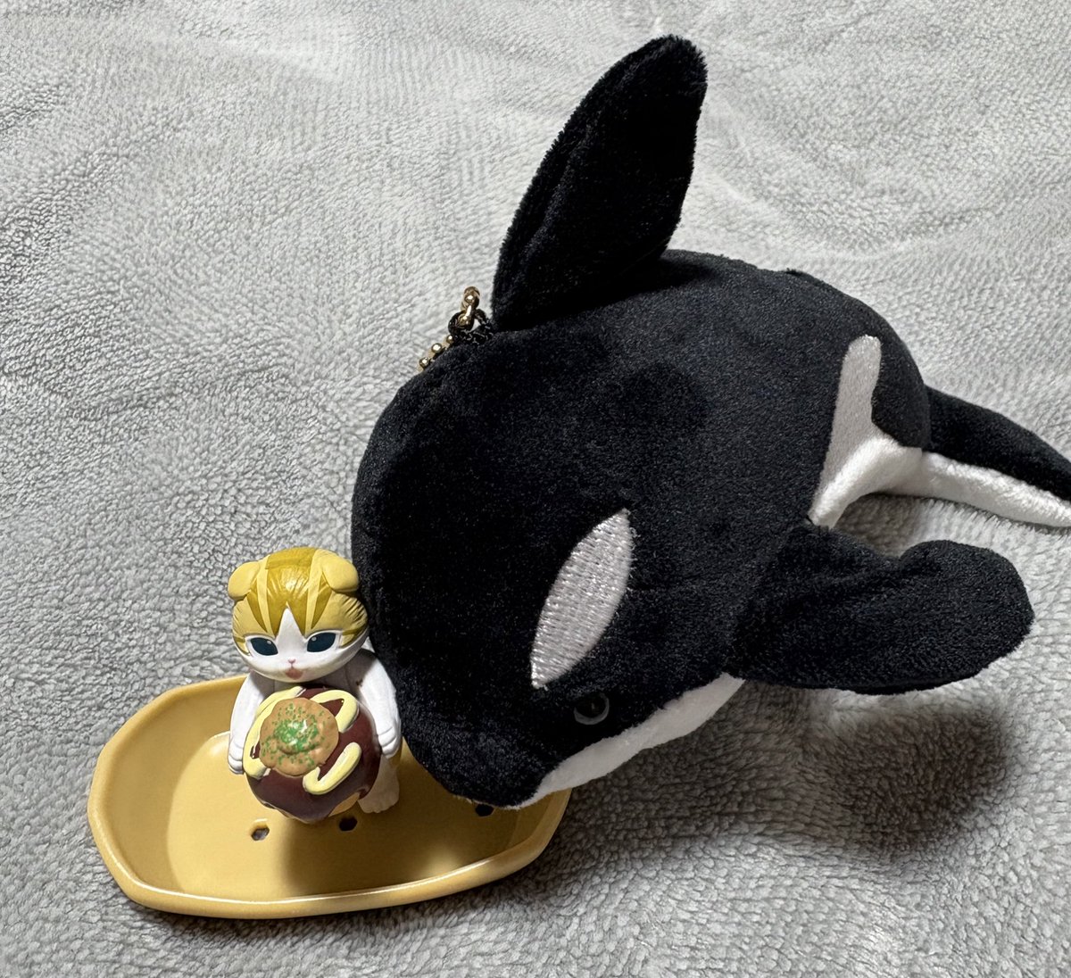 Al2o3_pinkruby's tweet image. 今年最後の街へお出かけ
ガチャがいっぱい🤭
たこ焼きにゃんとシャチゲットしました