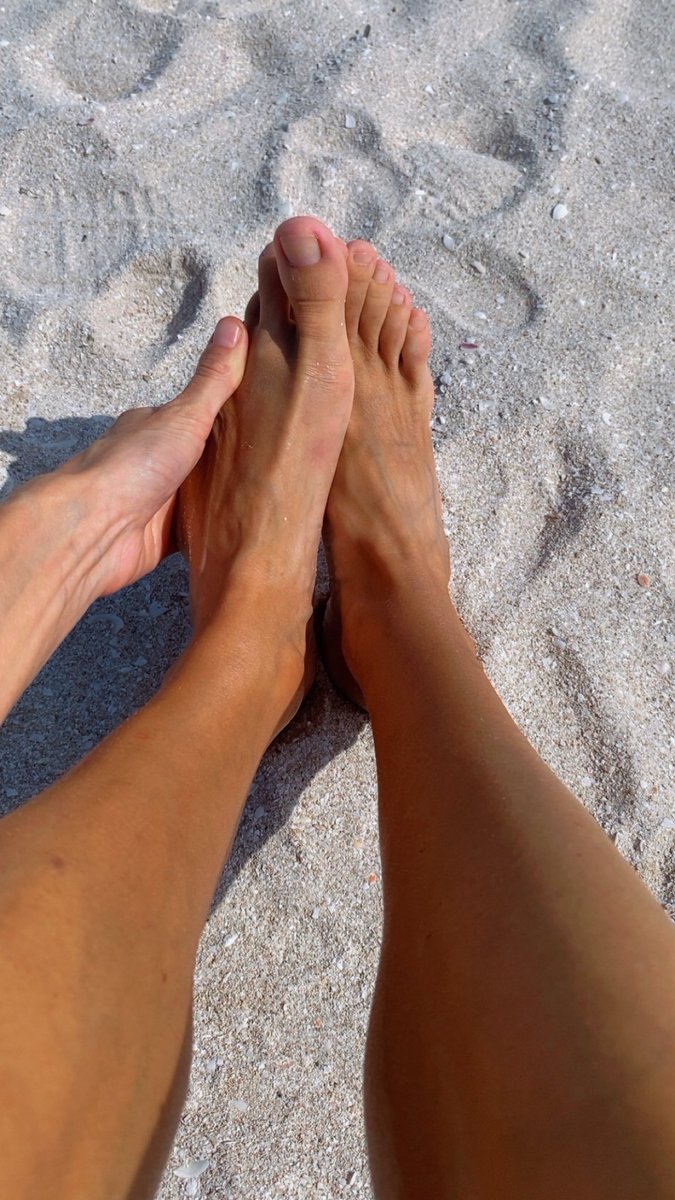 BeachLegsToes's tweet photo. Check out my OF and show these sandy toes some love 🦶🏼💕🏝️ Ask me about my New Years promo 😉 #feet #feetpics

https://t.co/tZuHmv3Etw https://t.co/gFPBU6rAly