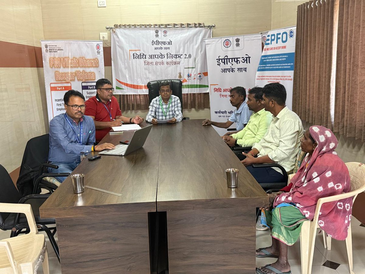 epfovapi's tweet photo. Glimpses of “Nidhi Aapke Nikat 2.0” program conducted by Regional Office, Vapi, in Dadra & Nagar Haveli, Valsad, Daman, and Dang districts under its jurisdiction on 29.12.2025. #EPFOwithYou #EPFO #EPF #HumHainNa #EPFIndia #UAN #NidhiAapkeNikat https://t.co/lNGURQW4fn