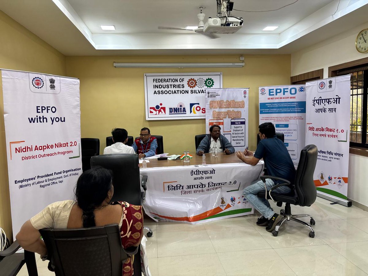 epfovapi's tweet photo. Glimpses of “Nidhi Aapke Nikat 2.0” program conducted by Regional Office, Vapi, in Dadra & Nagar Haveli, Valsad, Daman, and Dang districts under its jurisdiction on 29.12.2025. #EPFOwithYou #EPFO #EPF #HumHainNa #EPFIndia #UAN #NidhiAapkeNikat https://t.co/lNGURQW4fn