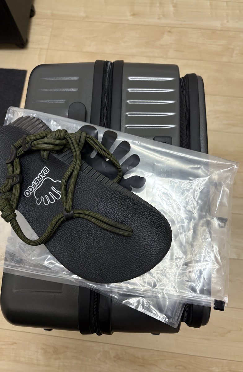 両足でiPhoneよりも軽い150グラム📱

#BAREFOO  は旅のお供にもピッタリ👌