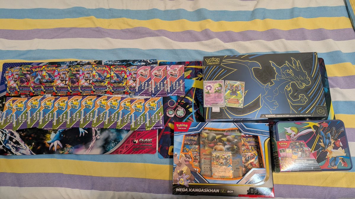 umbresp's tweet image. Everything I won from top cutting 3x in 3 days this weekend! Would love to make it 4x but unfortunately I won't be going to the cup tomorrow
- 25 packs
- Two playmats (incl champion mat)
- pins made by @ pokemonpatty957 on insta
- singles
- some sealed product
Entry was $60 total