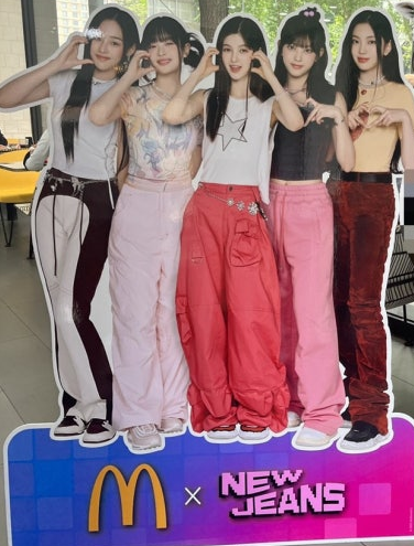 searchfi_eth's tweet photo. < 클라라 전속계약 되어 있는데 계약해지하면 아무 것도 안줘요? >

어도어가 뉴진스 다니엘과 전속 계약 해지 및 손배 청구 간다고 하는데 이러면 완전체 복귀가 어려워지겠군요. 😭

우리 @Kindred_AI 의 Klara도 12월 말까지 전속 계약 기간인데 계약 해지하면 아무 것도 안 준다는게 사실인가요?ㅠㅠ

우리는 손배 청구도 못하고 오퍼 수락만 가능한거에요?
오퍼는 0.225 eth던데...

그래도 어도어와는 달리 Kindred는 6개월 전속 계약 기회를 한 번 더 주네요!
그것도 몸값 2배나 올려서 준대요!!
6달 후 주가는 어떻게 되있을지는 모르겠지만요 🥲

12월 31일 ~ 1월 2일까지 신규 멤버 지원 및 기존 멤버 자동 연장 가능하다고 합니다.

저는 뉴진스 하니처럼 Kindred의 하니가 되려고 합니다.
자동 연장으로 6달 뒤 몸값의 2배 $KIN 받아 볼게요!

Kindred는 35개 이상 IP 부자니까 돈 잘 벌어와서 내년에 어도어만큼 몸집 커질 수 있겠죠?
믿습니다, Kindred! 🫶