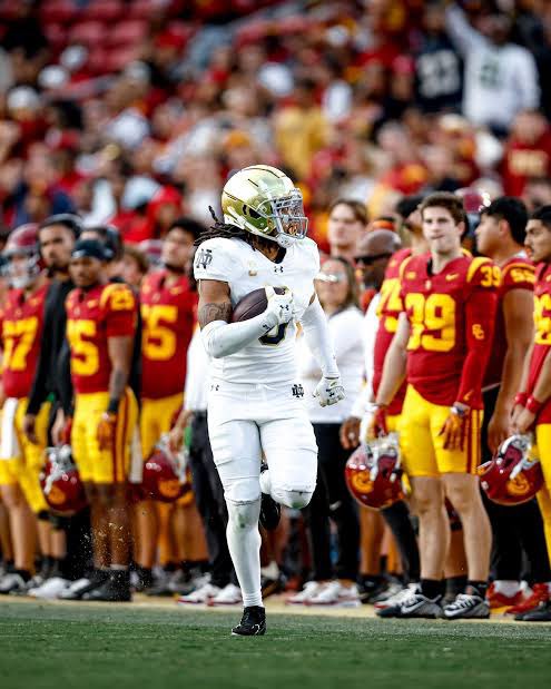 dougiesant's tweet image. Xavier Watts lives to pick off Los Angeles QBs.  No wonder Riley and USC wanted to end the series.  #XGonnaGiveItToYa #IrishInTheNFL ☘️☘️☘️