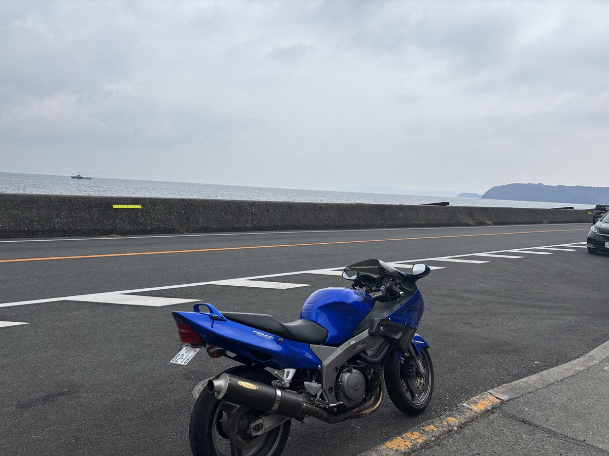 KATSUGARAGE2's tweet photo. 年末走り納めでいじったばかりのCBR1100XXでびんび家へ。
凄い人で多分1時間は待ちそう。
#CBR1100XX #びんび家 https://t.co/f8qGZKyK1u