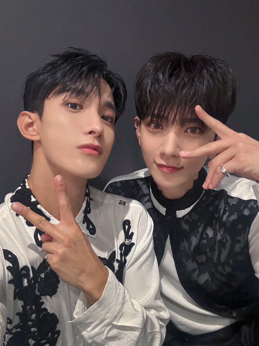 Happy birthday shua hyung(〃´𓎟`〃) Hope you spend the day happily today😉 @Joshuoji