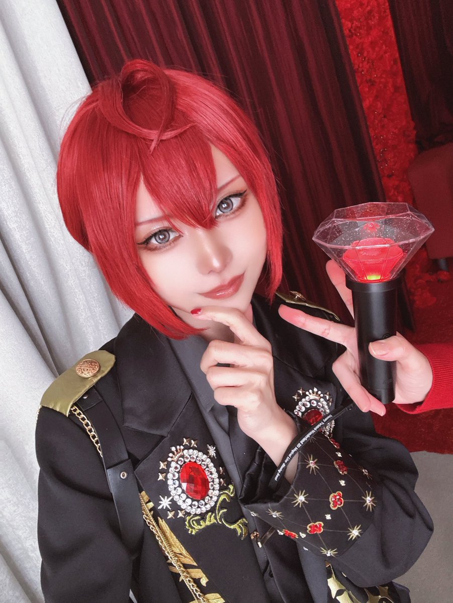 Rai_069's tweet image. twst cosplay

監督生が入ってきて満更でもなさそうな寮長
(ブレジュも着てきました)