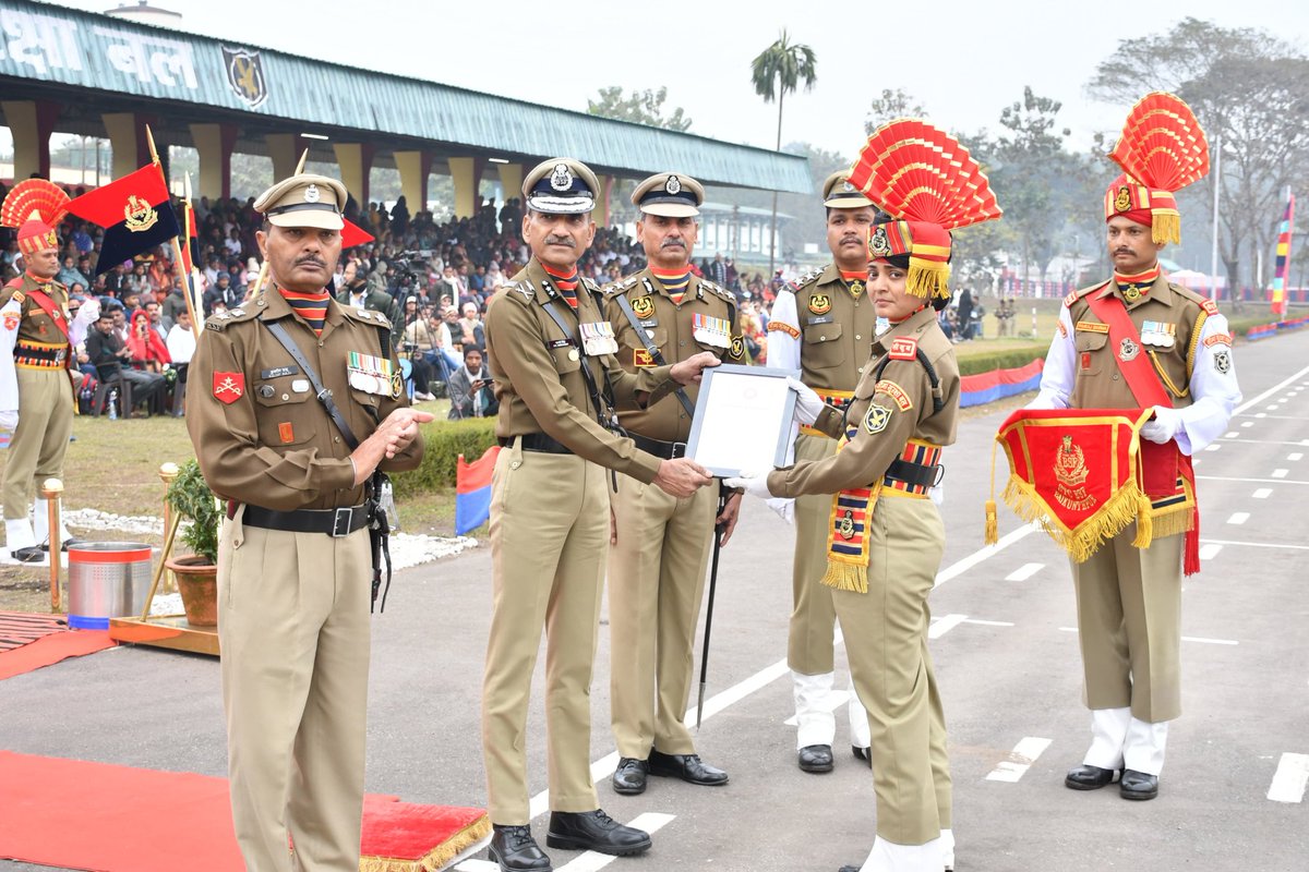stcbsfnb's tweet photo. The Passing Out Parade of newly recruited Mahila Constables was conducted today at STC BSF Baikunthpur. Sh Karni Singh Shekhawat, IG, reviewed the parade as the Chief Guest. The event concluded with an impeccable parade display followed by vibrant cultural performances
 #Jaihind https://t.co/b26HbZVZvS