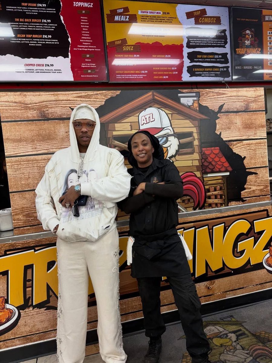 Poetikflakko's tweet photo. LIL BABY SPOTTED WITH A FAN AT A LOCAL ATLANTA WING SPOT‼️🔥👀 https://t.co/jXdaCCc3v1