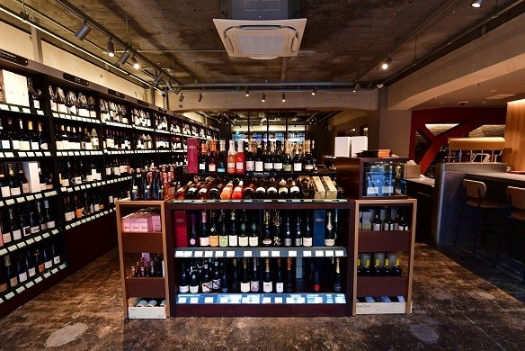 winartJobs's tweet photo. 【 最新求人情報 】 
東急百貨店のワイン売場6店舗（THE WINE、渋谷 東急フードショー、吉祥寺店、たまプラーザ店、青葉台 東急フードショー、日吉東急アベニュー）にてワイン販売スタッフ（正社員）を募集！詳細はこちら↓↓
https://t.co/cqu71eYkoc https://t.co/NwsruPKWu2