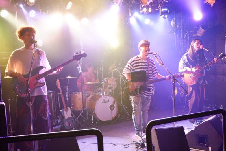 thecraterjp's tweet photo. Looking Back over 2025📸
ザ・クレーター on 8.17 浅草GoldSounds(LIVE&amp;オフショット)🏮

この日のfoodは浅草GoldSoundsのブッカーのとしぞー君が握る寿司だったが、こちらも美味かった🍣思い返せばグルメLIVEな8月でした。菊

📸by @ebonyeye21 &amp;？ 

#ザ・クレーター #livephoto #浅草 #GoldSounds https://t.co/q8SBUfgBoi