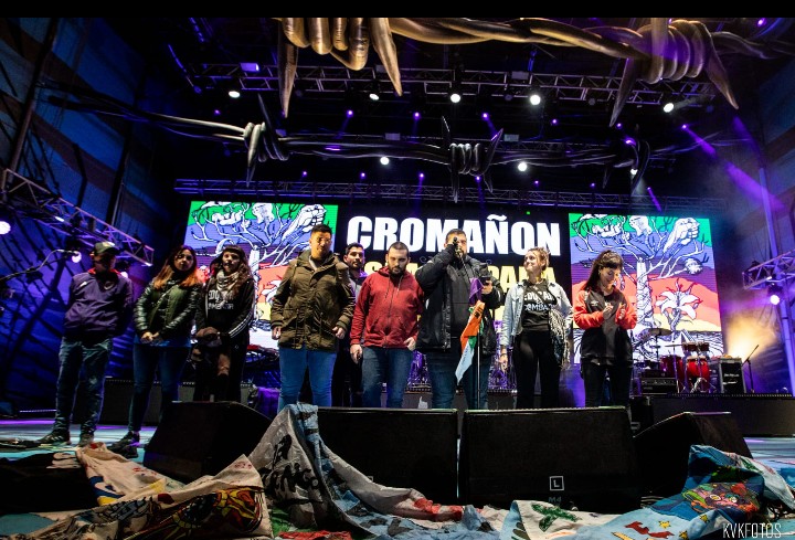 "Por culpa de la culpa, tanta gente se culpa por haber sobrevivido. Mientras no sienten nada los culpables,de habernos empujado a un precipicio"