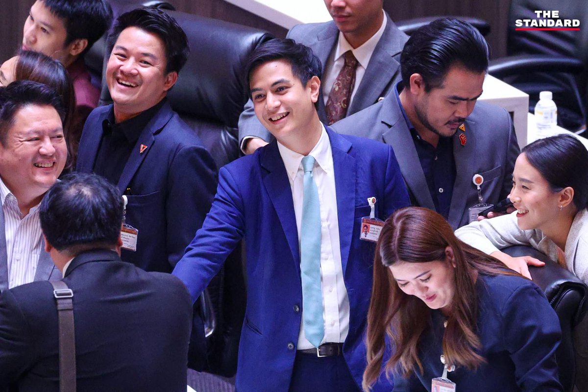 kanyanhe's tweet image. นักการเมืองที่เด่นเป็นแก้วเป็นแสงให้พรรคปีนี้ 4 คนนี้เลย 
โรม :ชายแดน สแกมเมอร์ คอรัปชั่น
ไอซ์ : ปีของไอซ์จริงๆ ชนหมด ชนแม้กระทั่งอินฟู 
แบงค์ : ไม่ต้องพูดเยอะคนนี้ลูกรักคนกทม สสเขตที่ดีที่สุด ทำงานดีมากแบบมาก 
ไอติม:Mr.รัฐธรรมนูญ และตรวจสอบงบสภา saveเงินภาษีเยอะมาก #พรรคประชาชน