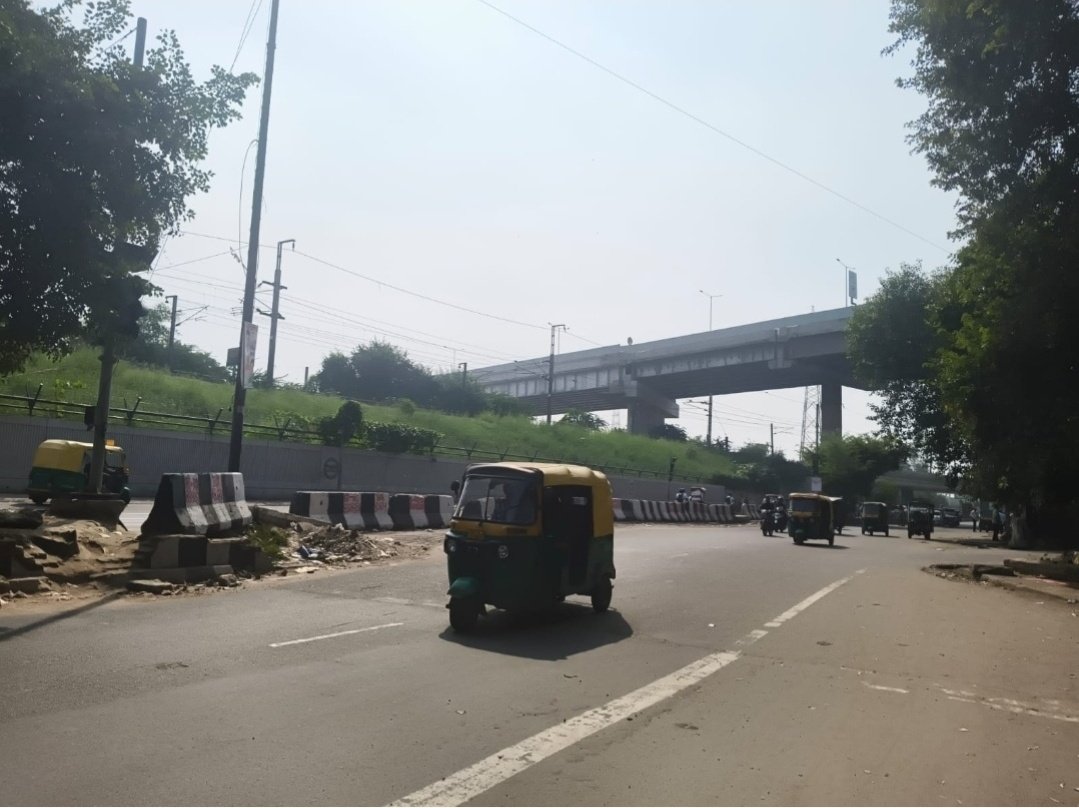 gurudwaraspark's tweet photo. तुरंत कार्रवाई करें — जनता परेशान है, सड़क सुरक्षित नहीं! 🚨
6/12/25 के डिसिजन पर जमीं पर कोई कार्यवाही नहीं @dtptraffic ऑफिसर 
Addl. CP @manabhardwaj 
@dcpter08 @SatishKumar 
ACP Dheeraj Narang TI Bhajanpura Circle Sandeep Rathi
@ArvinderLovely @Virend_Sachdeva @Vijaykumaarsp https://t.co/G7Iex4TVCm