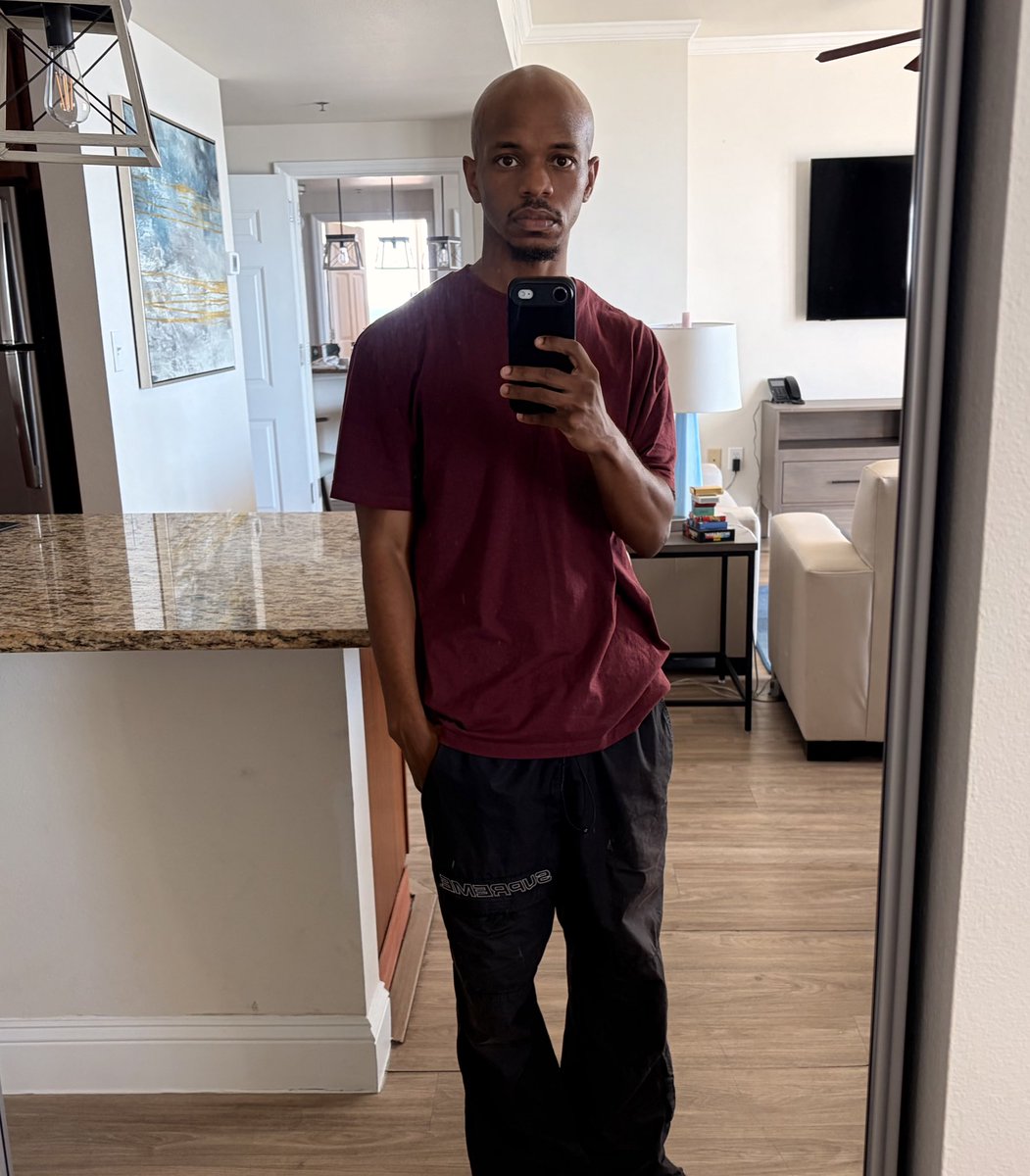 SpacemanBrando's tweet image. Un mas media upload before the New Year