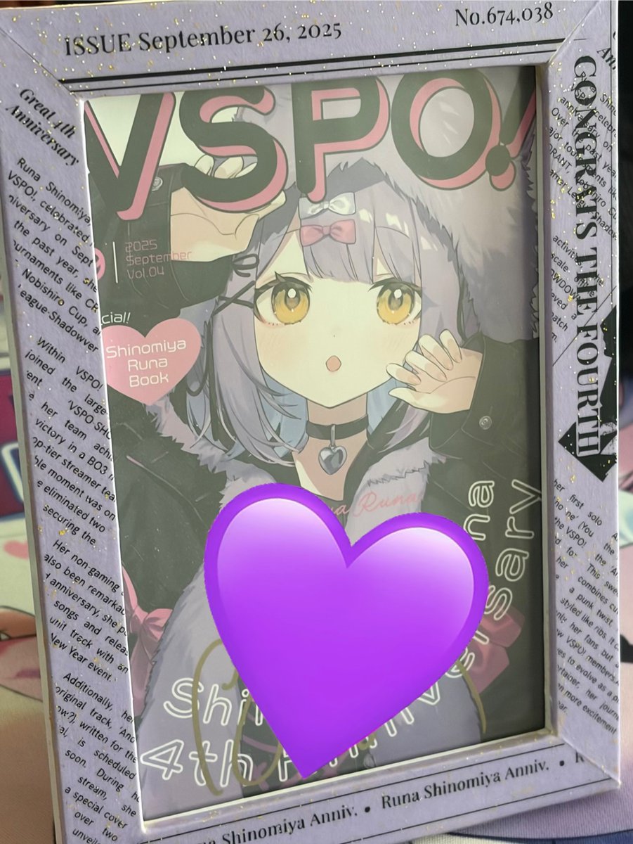 f_c's tweet image. ポスカ届いたよー！！ホントに可愛い！！サインもありがとう🙏🙏
表紙風のビジュアルということで合わせてフレームに装飾してみたよ！大切に飾るねー。

 #紫宮るな