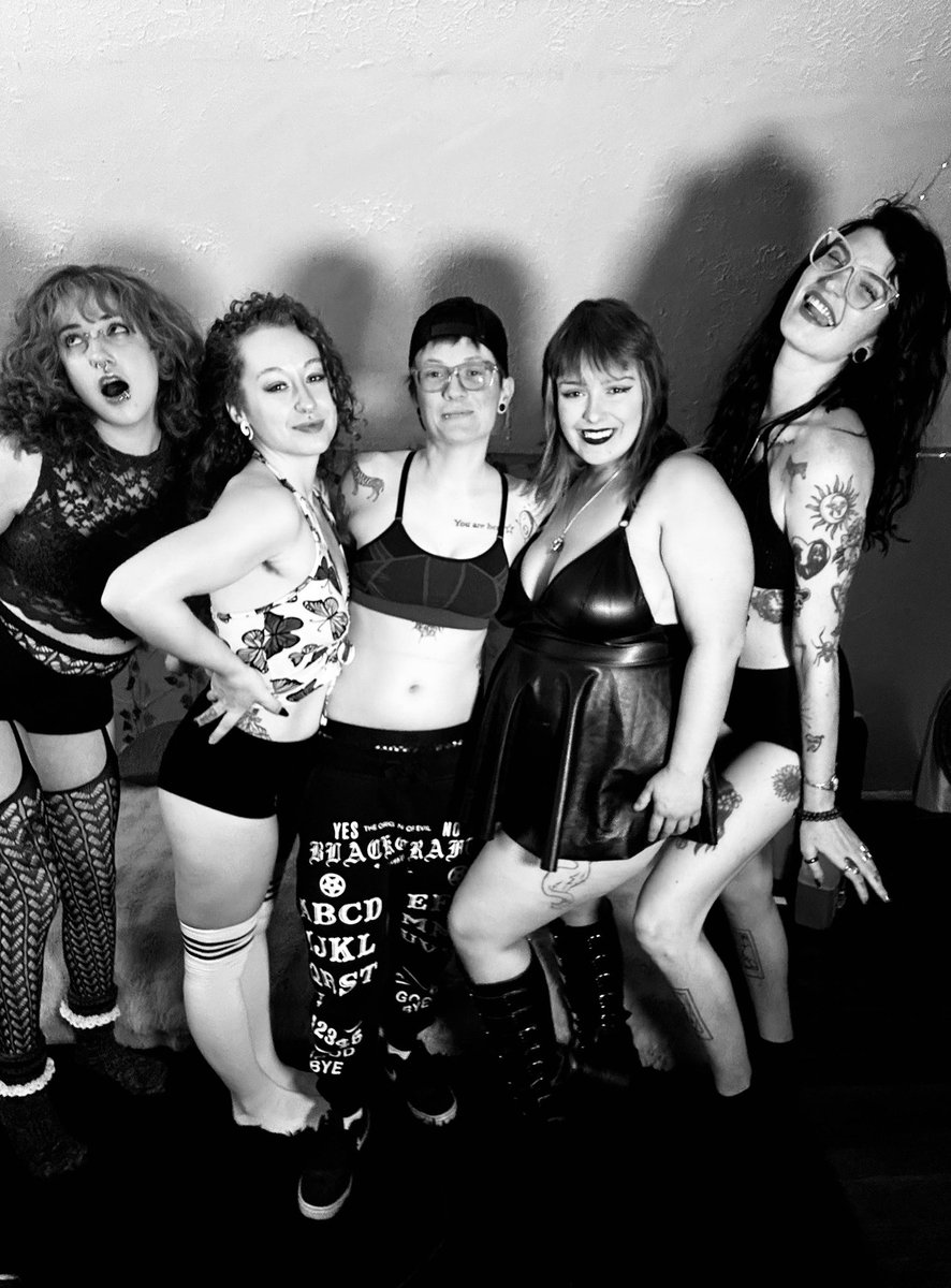 𝓢𝓾𝓷𝓷𝓲 𖤓 tweet media