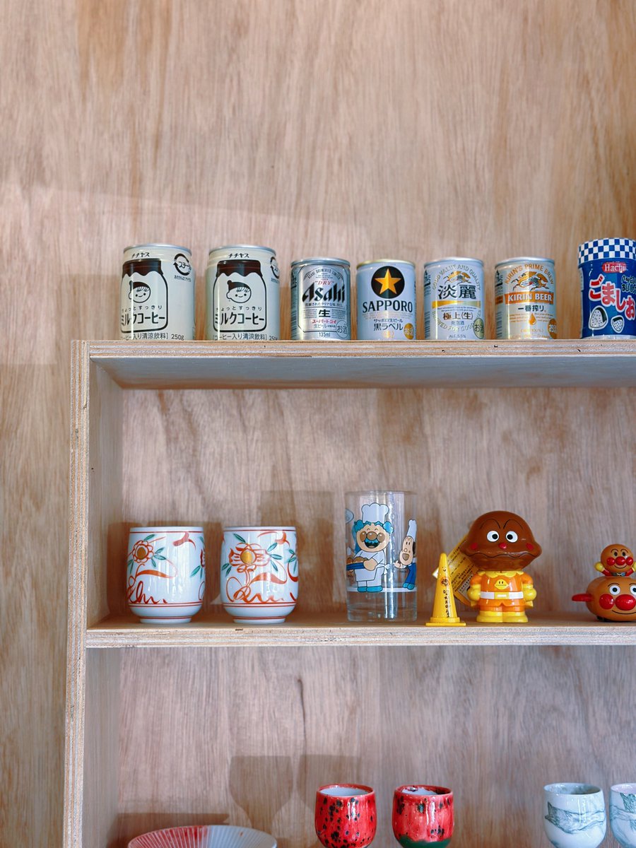 by___ism's tweet image. 연말은 연말이다. 점심 저녁마다, 일 년을 무사히 지나왔다고 다독이며 서로의 안부를 확인하는 자리들로 끊임없이 채워진다.