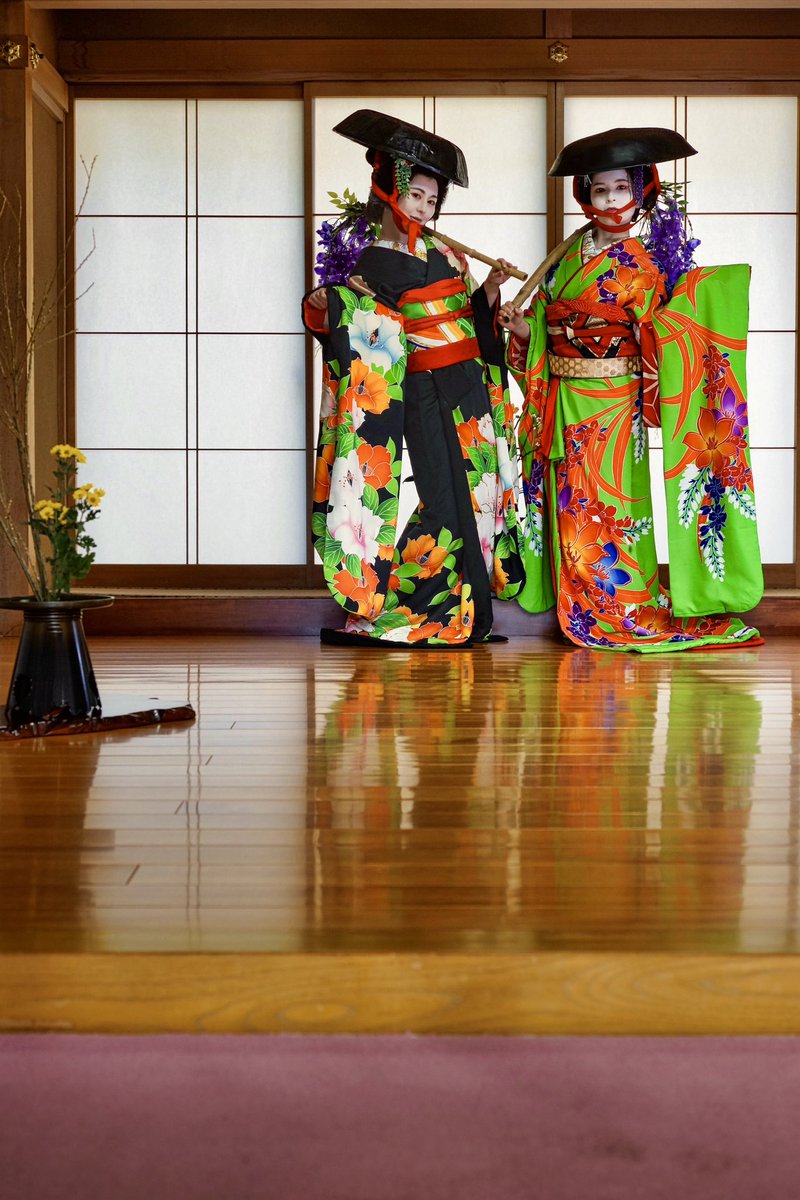 ふたり藤娘🌸🌸
黒と緑でコーディネート

photo by <a href="/ontheturnigaway/">レインボウマン</a> 
location 真宗寺