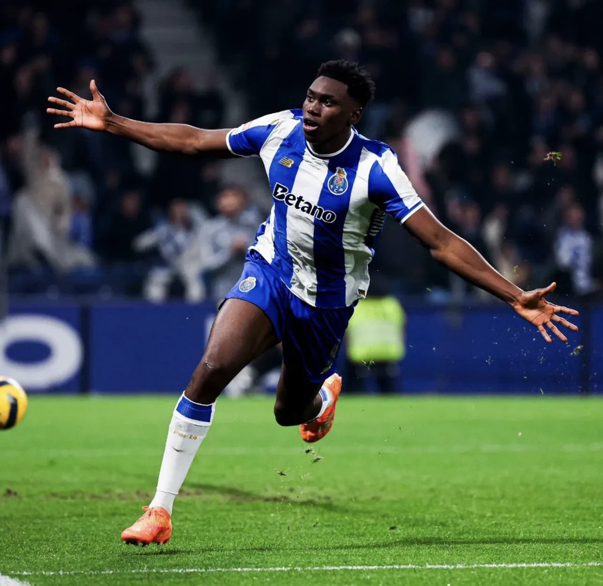 fbwonderkids's tweet image. 🇪🇸 Samu (21) at @FCPorto:

☑️ 54 starts
⚽️ 45 goals

8 goals in 7 appearances in December. 🔥