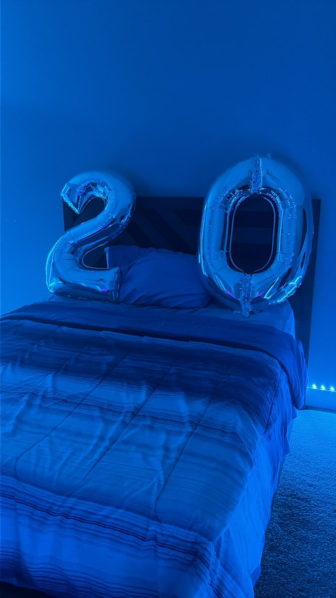 ColorPape85534's tweet image. bein a dub weird