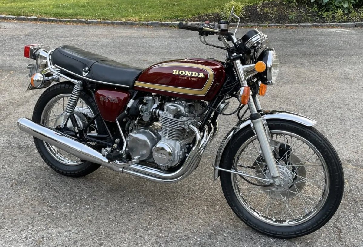 Moto_History's tweet photo. The 1975 to 1977 CB550F Super Sport was a sleeker, faster version of the standard 550 model. Period road tests indicated they were faster with a higher top speed. #hondacb #hondamotorcycles #japanesemotorcycles #performancemotorcycles #motorcycleenthusiast #motorcycles https://t.co/UOjSlydeMC