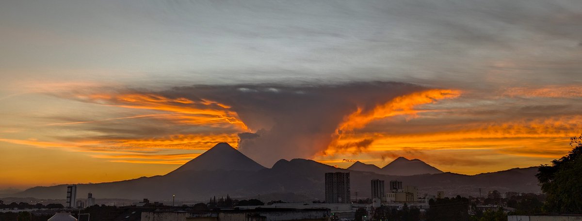 Atardecer del último lunes del año. #climagt