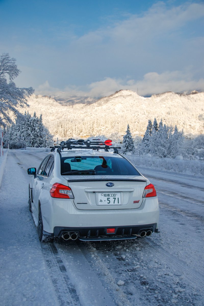 kei_vab571's tweet photo. #SUBARU2025

今まで冬は雪の無い所にしか行かなかったけど、スタッドレスを買った事で神奈川では見れない景色を見に行く事ができるようになった☺️

何より自分の車で彼女とスキーに行けるようになったのがすごく嬉しい！ https://t.co/wOncr36l9U