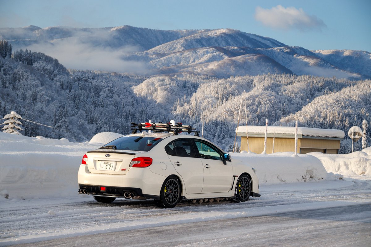 kei_vab571's tweet photo. #SUBARU2025

今まで冬は雪の無い所にしか行かなかったけど、スタッドレスを買った事で神奈川では見れない景色を見に行く事ができるようになった☺️

何より自分の車で彼女とスキーに行けるようになったのがすごく嬉しい！ https://t.co/wOncr36l9U