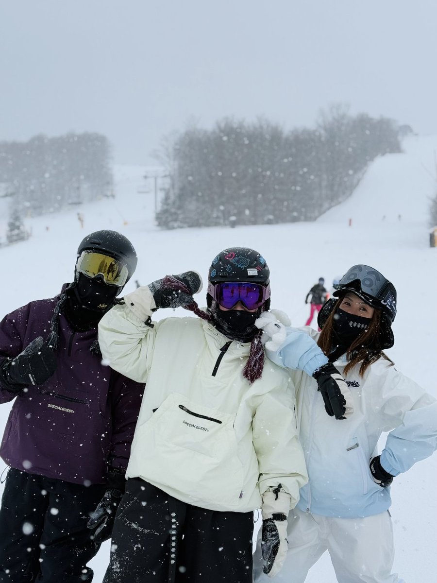 My ski outfit is so cute I can't even look at myself.
So many strangers said hello to me that day🤩🤩🤩