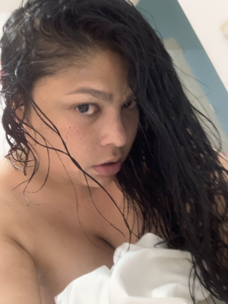 florshiss's tweet photo. Fuck me 🧚🏾‍♀️💋
#modelolatina #onlyfans #morocha #amateur #contenido #PerrasRamerasPutonasDelBienestar #USA #onlyfansmodel https://t.co/OyHCp6DVyE