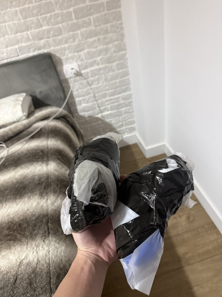 2 paquetitos listos para enviar mañana y que empecéis oliendo mi sudor en este 2026🎁🧦 🩲