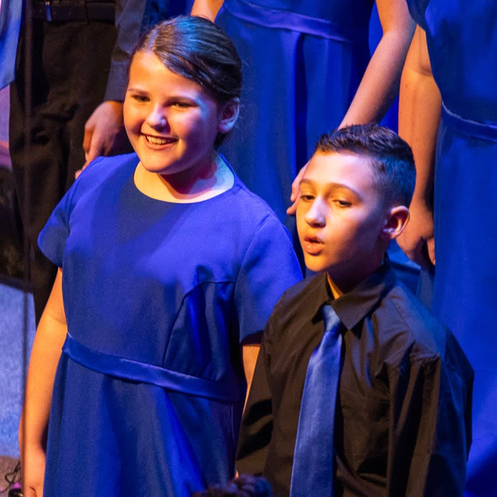 MacaroniKidPBG's tweet image. Does your child love to sing? 🎶 Our sponsor, @YSPB is holding auditions!
📍 Kravis Center: Jan 10
📍 South County: Jan 14 or 21
📍 North County: Jan 15 or 22
Grades vary by location.

#mackid #mackidpbg #yspb #choir #singing #auditions #pbc #findyourfamilyfun