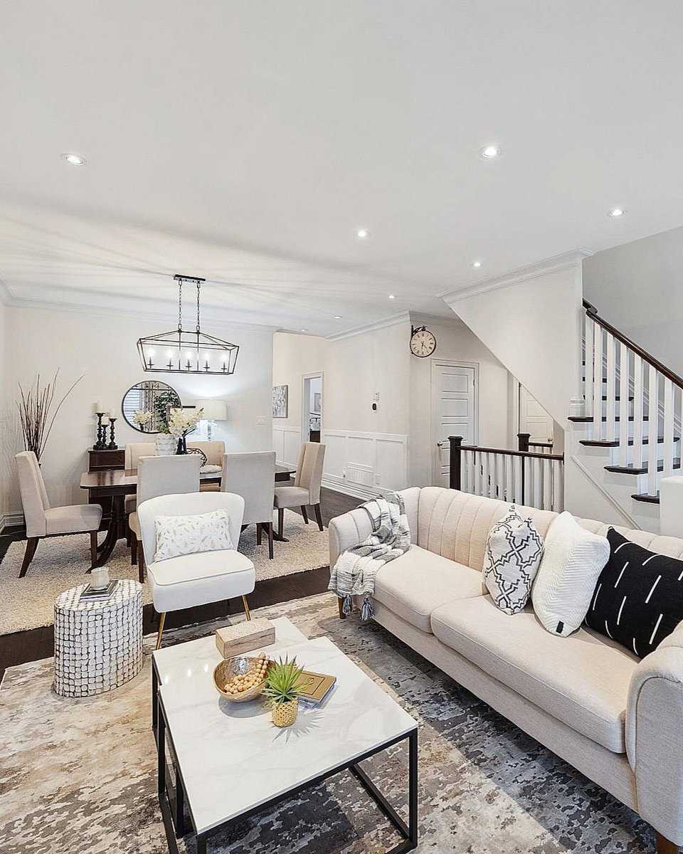 StageItAndList's tweet photo. New Price at 8 Bridges Blvd, Port Hope! ✨️
This beautifully staged bungaloft truly shines.
A standout property, now at a refreshed price! 🤍
Contact listing agent @tonyasellinghomesindurham for more details. Styled by @stageitandlistit.
.
.
#priceimprovement #stagedhome https://t.co/o0cgBhQKrH