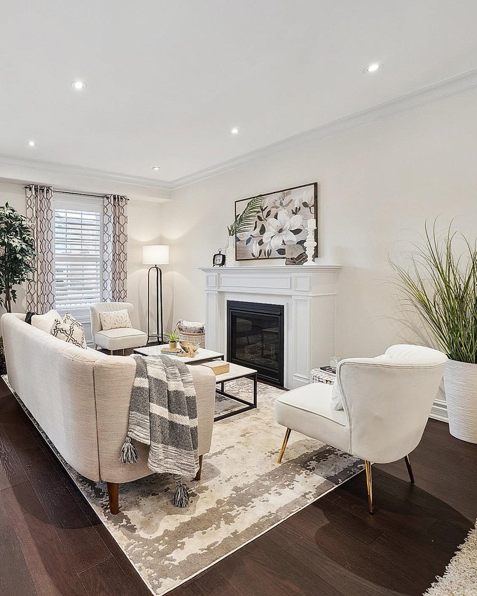 StageItAndList's tweet photo. New Price at 8 Bridges Blvd, Port Hope! ✨️
This beautifully staged bungaloft truly shines.
A standout property, now at a refreshed price! 🤍
Contact listing agent @tonyasellinghomesindurham for more details. Styled by @stageitandlistit.
.
.
#priceimprovement #stagedhome https://t.co/o0cgBhQKrH